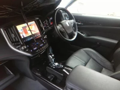 Toyota CROWN  с аукциона в Японии