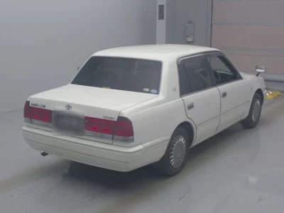 Toyota CROWN  с аукциона в Японии