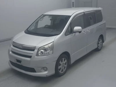 Toyota NOAH  с аукциона в Японии