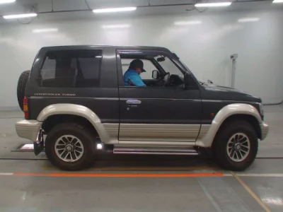 Mitsubishi PAJERO