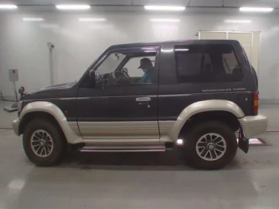 Mitsubishi PAJERO