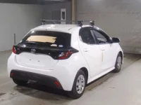 Toyota YARIS лот № 120 оценка R  с аукциона в Японии 1