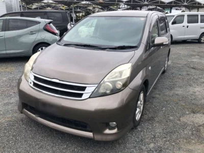 Toyota ISIS  с аукциона в Японии