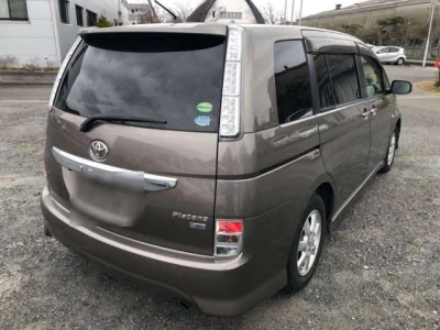 Toyota ISIS  с аукциона в Японии