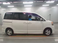 Toyota VOXY лот № 10216 оценка RA  с аукциона в Японии 2