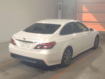 Toyota CROWN  с аукциона в Японии