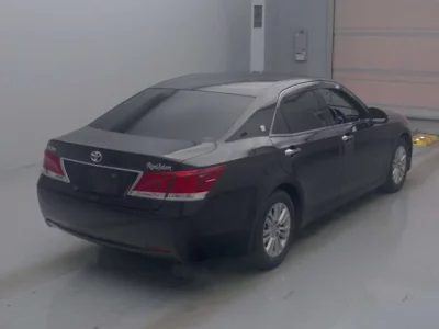 Toyota CROWN  с аукциона в Японии