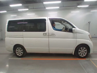Nissan ELGRAND  с аукциона в Японии