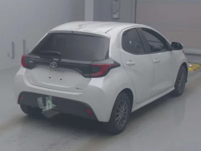 Toyota YARIS  с аукциона в Японии