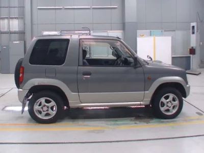 Mitsubishi PAJERO MINI