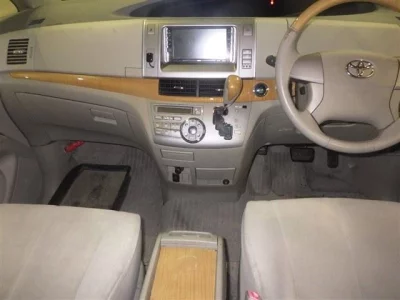 Toyota ESTIMA  с аукциона в Японии