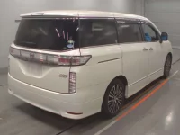 Nissan ELGRAND лот № 30023 оценка 4  с аукциона в Японии 1