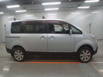 Mitsubishi DELICA D5