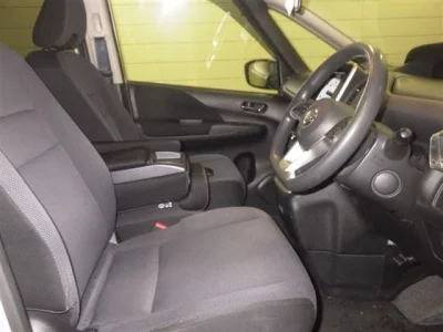 Nissan SERENA  с аукциона в Японии