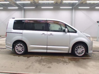 Mitsubishi DELICA D5