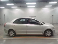 Toyota AVENSIS SEDAN лот № 10337 оценка 3.5  с аукциона в Японии 2