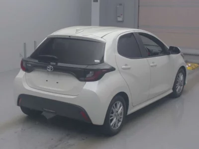 Toyota YARIS  с аукциона в Японии