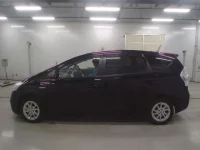 Toyota PRIUS ALPHA лот № 30056 оценка 3.5  с аукциона в Японии 3
