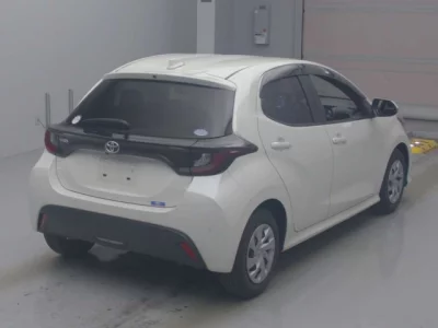Toyota YARIS  с аукциона в Японии