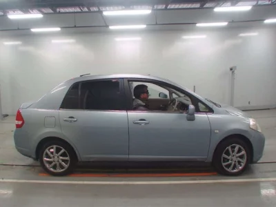 Nissan TIIDA LATIO