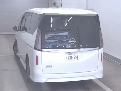 Nissan SERENA  с аукциона в Японии