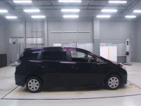 Toyota WISH лот № 30013 оценка 3.5  с аукциона в Японии 2