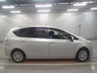 Toyota PRIUS ALPHA лот № 30086 оценка RA  с аукциона в Японии 2