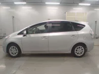 Toyota PRIUS ALPHA лот № 30086 оценка RA  с аукциона в Японии 3