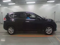 Nissan X-TRAIL лот № 30084 оценка 4  с аукциона в Японии 2