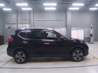 Nissan X-TRAIL лот № 30018 оценка 3.5  с аукциона в Японии 2
