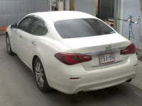 Nissan FUGA лот № 1228 оценка 4  с аукциона в Японии 1