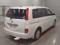 Toyota ISIS лот № 10433 оценка R  с аукциона в Японии 1