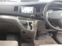 Toyota ISIS лот № 10433 оценка R  с аукциона в Японии 8