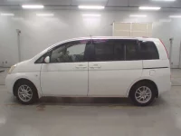 Toyota ISIS лот № 10433 оценка R  с аукциона в Японии 3