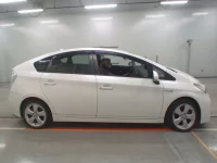 Toyota Prius лот № 30099 оценка 3.5  с аукциона в Японии 2