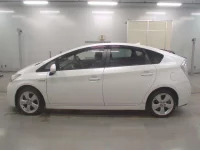 Toyota Prius лот № 30099 оценка 3.5  с аукциона в Японии 3