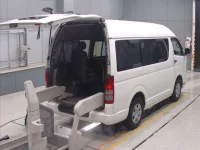 Toyota HIACE VAN лот № 30033 оценка 3.5  с аукциона в Японии 1