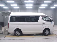 Toyota HIACE VAN лот № 30033 оценка 3.5  с аукциона в Японии 2