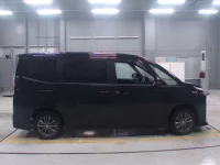 Toyota VOXY лот № 30031 оценка 4  с аукциона в Японии 2