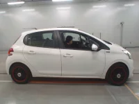 Peugeot 208 лот № 38049 оценка 4  с аукциона в Японии 2