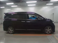 Nissan ELGRAND лот № 30109 оценка 4  с аукциона в Японии 2