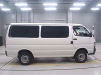 Toyota HIACE VAN лот № 30045 оценка 3.5  с аукциона в Японии 2