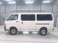 Toyota HIACE VAN лот № 30045 оценка 3.5  с аукциона в Японии 3