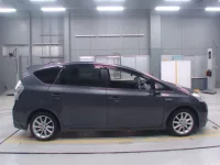 Toyota PRIUS ALPHA лот № 30048 оценка 3.5  с аукциона в Японии 2