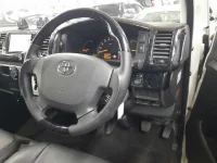 Toyota HIACE VAN лот № 30120 оценка 4  с аукциона в Японии 6