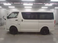 Toyota HIACE VAN лот № 30120 оценка 4  с аукциона в Японии 3