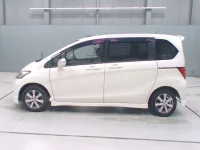 Honda FREED лот № 30055 оценка 4  с аукциона в Японии 3