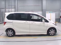 Honda FREED лот № 30055 оценка 4  с аукциона в Японии 2