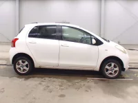 Toyota VITZ лот № 3035 оценка R  с аукциона в Японии 2
