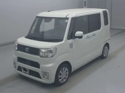 Toyota PIXIS MEGA  с аукциона в Японии